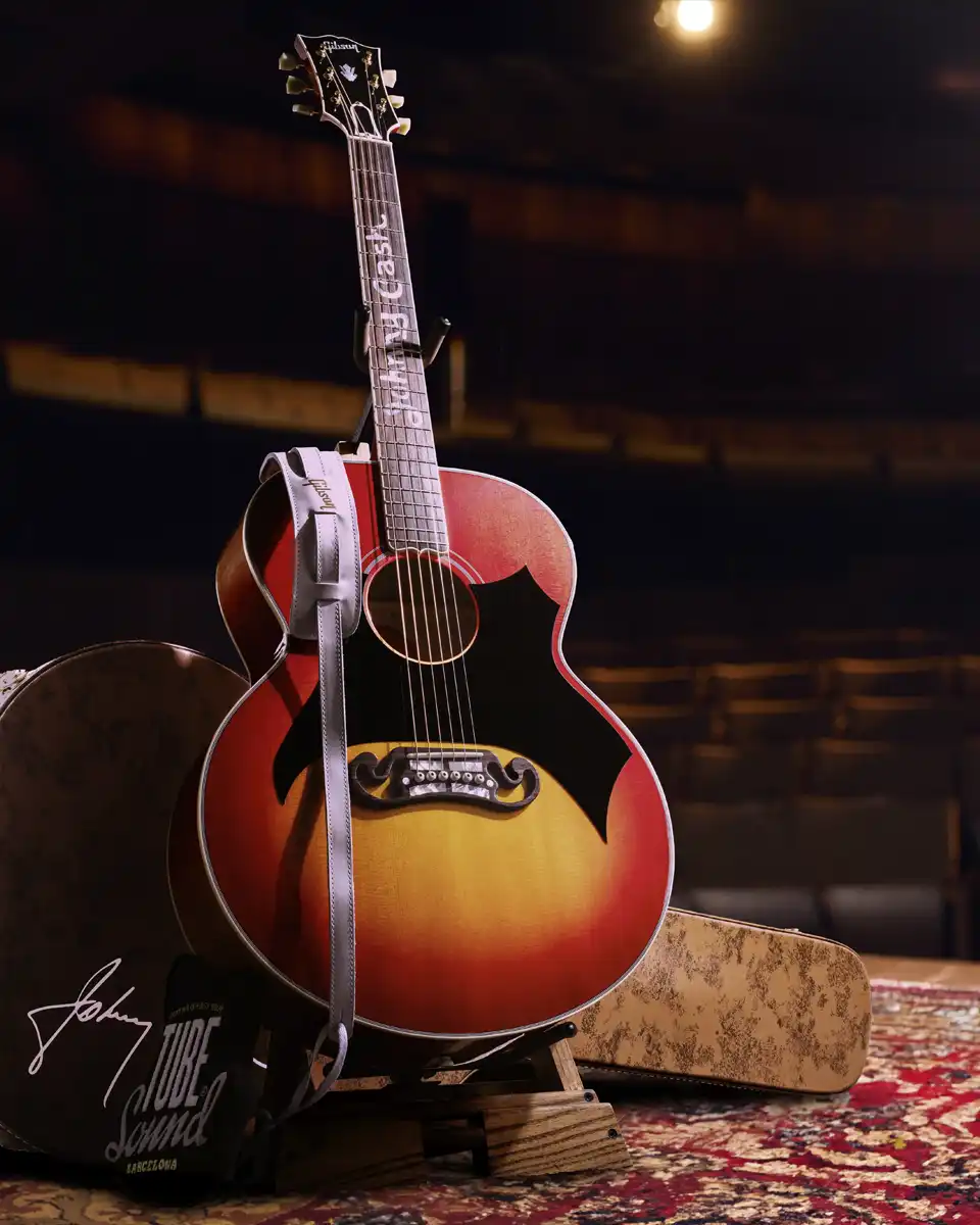 Gibson Custom SJ-200 Johnny Cash